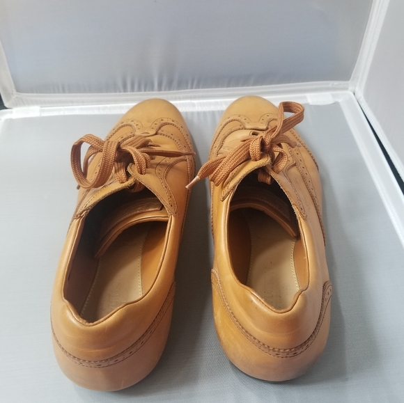 Louis Vuitton tan leather sneaker - Picture 3 of 7